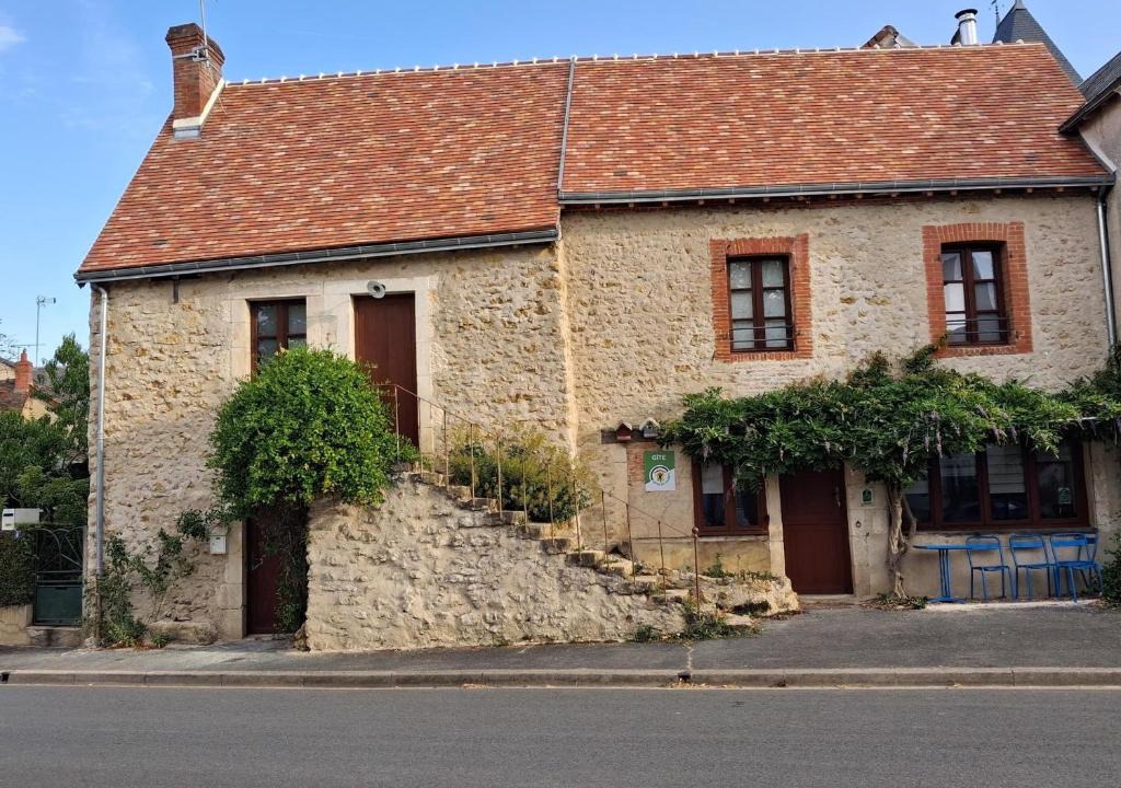 Le Menoux House | À louer : Ancienne forge avec sauna, piscine, proche plage et sites historiques - FR-1-591-193