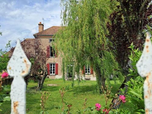 Jaligny-sur-Besbre House | Évasion familiale isolée 10 pers Paix & nature