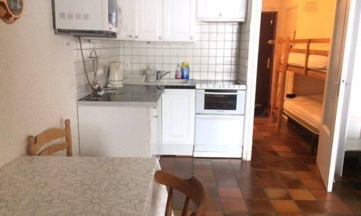 Risoul Apartment | 10m from resort center, 1st floor, balcony, tv, ski locker, 23m², Risoul