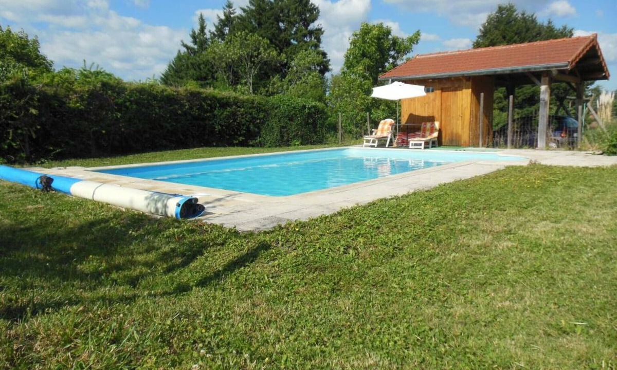 Renaison Cottage | 132 sqm Cottage with Fireplace and Garden in Renaison