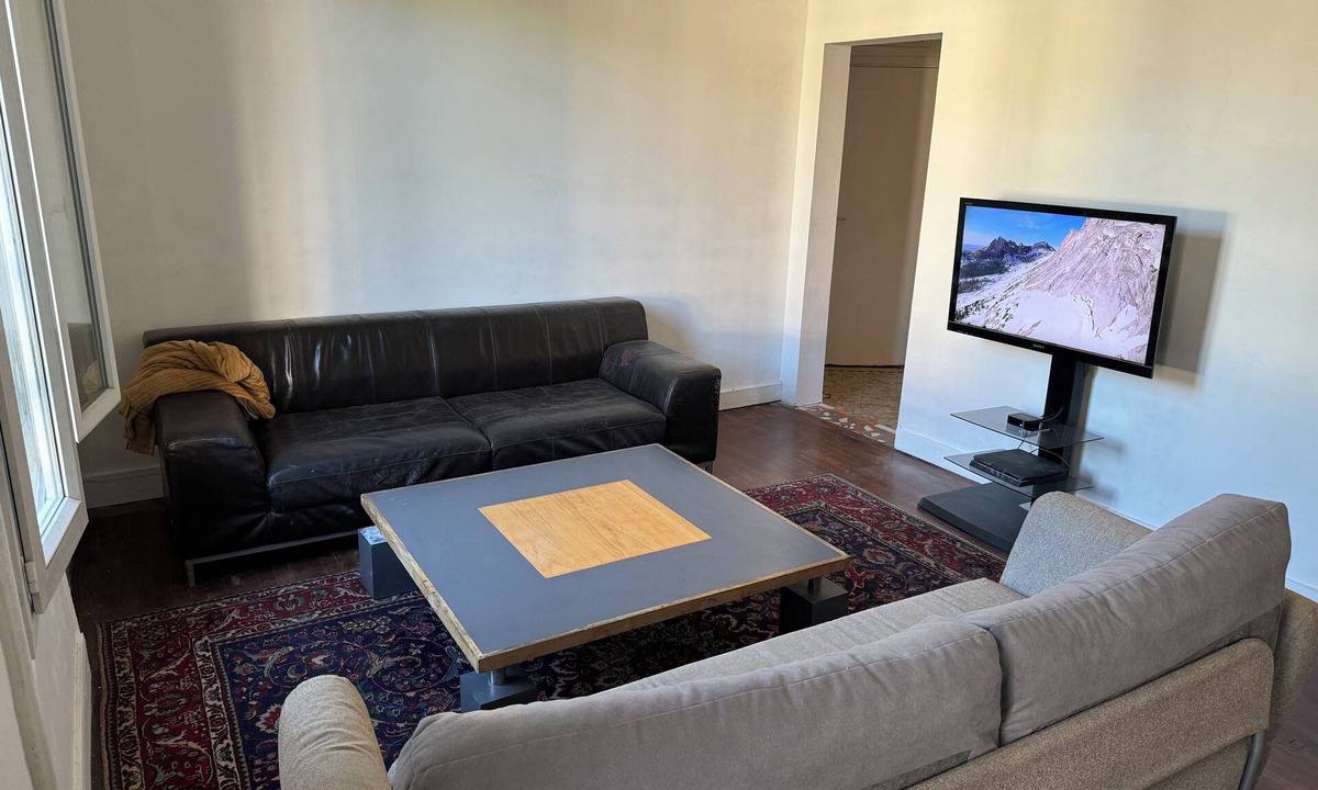Drancy Bed & Breakfast | 15 min from Paris single room sharing