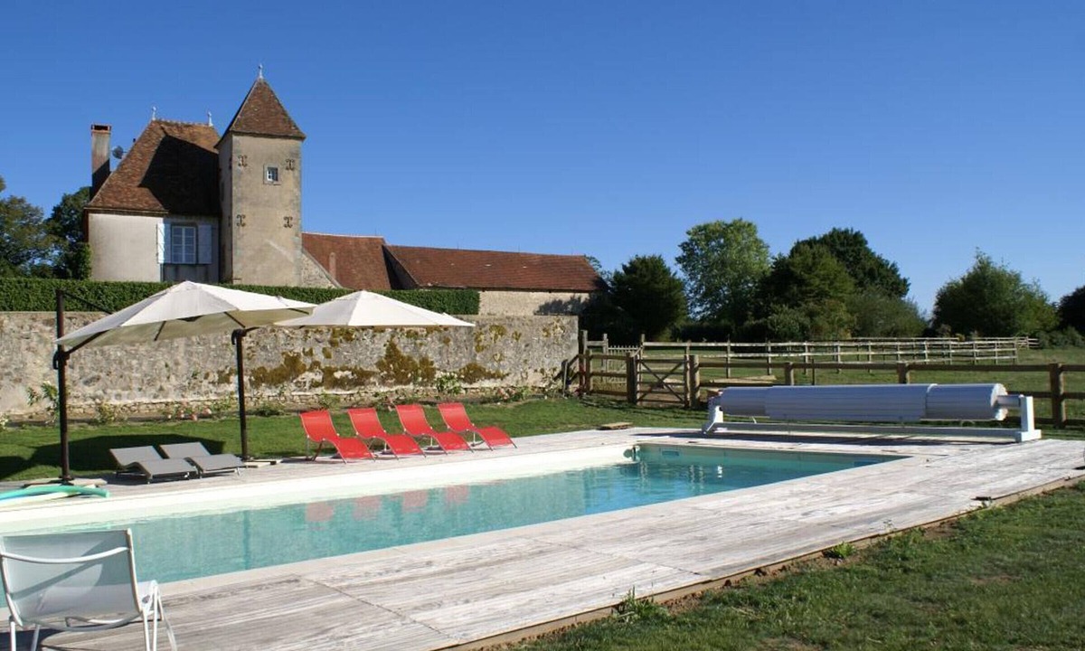 Le Brethon Cottage | 15th Century House with Garden and Pool in Nature