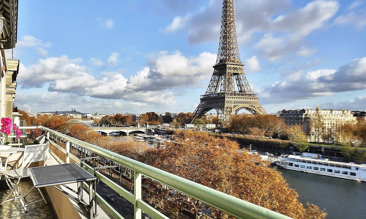Passy Apartment | 1618 - Eiffel Tower View - Luxury Parisian Retreat