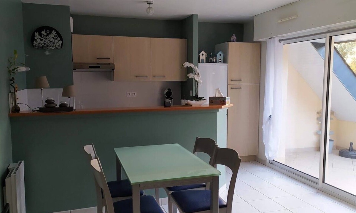 Binic Apartment | 2/4-person apartment in BINIC, south-facing terrace, 200 m from the beach and port