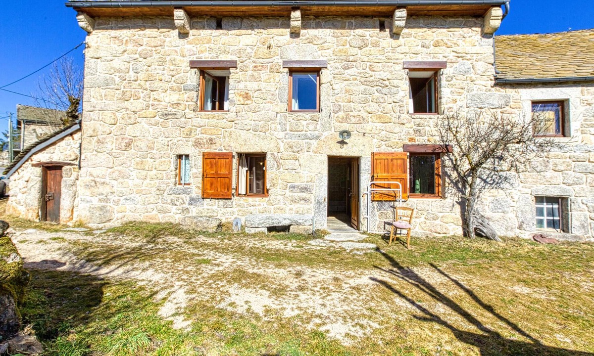 Peyre-en-Aubrac House | 2 bedroom accommodation in Aumont Aubrac