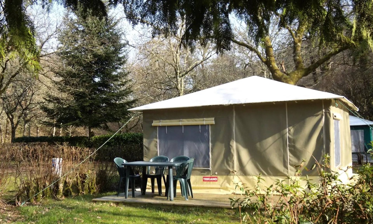 Huelgoat House | 2-bedroom canvas bungalow/without sanitary facilities sleeps 4