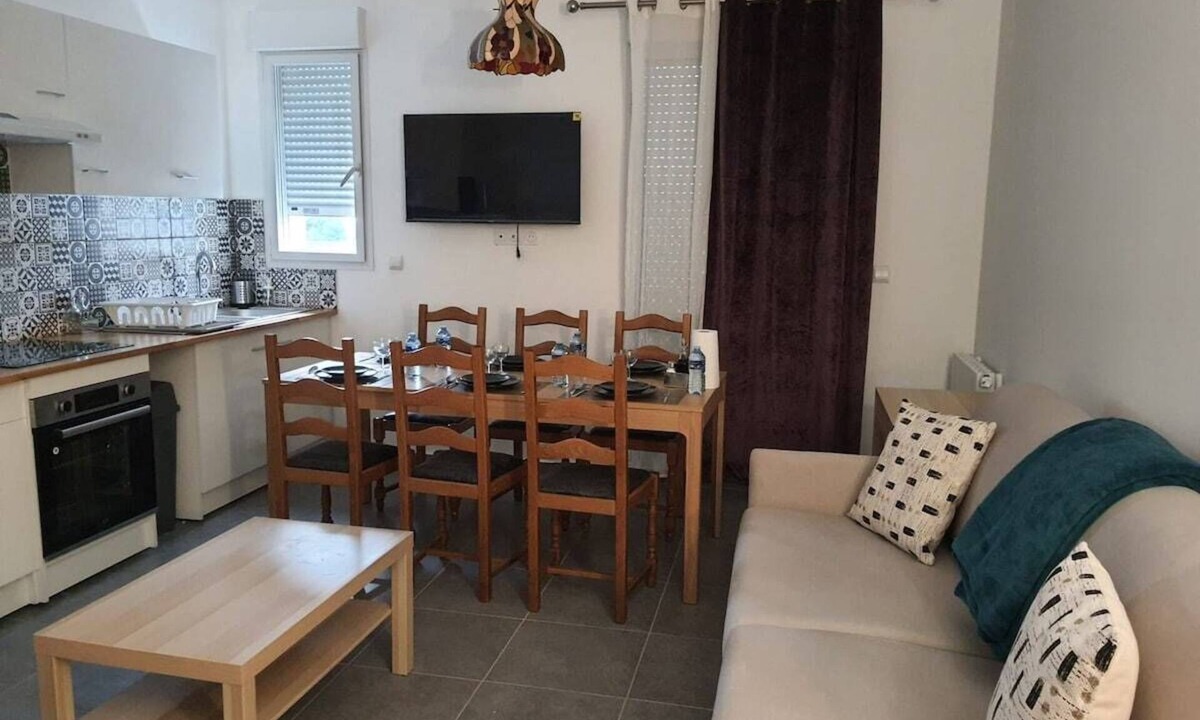 Le Blanc-Mesnil Apartment | 2 Bedroom unit in front of Le Bourget airport