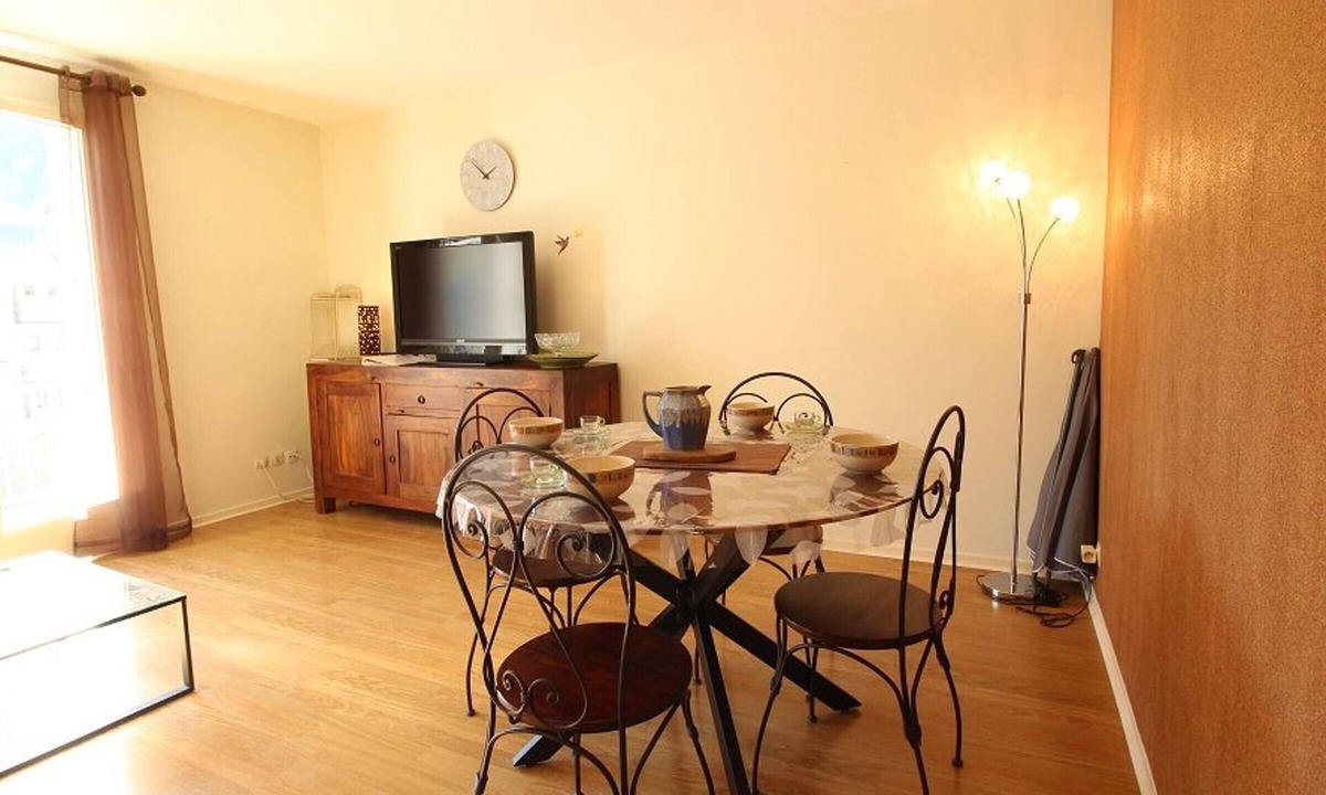 Bagneres-de-Luchon Apartment | 2-room cabin apartment with balcony, parking, pets allowed, Wi-Fi