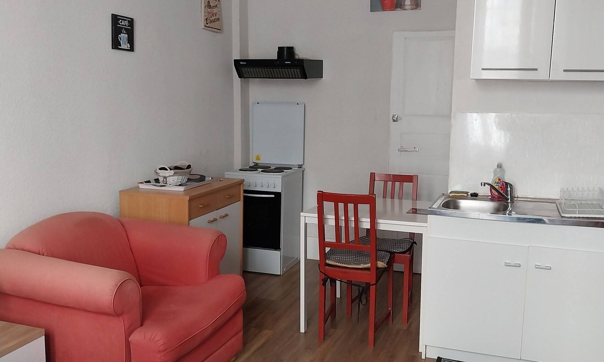 Neris-les-Bains Apartment | 20.50M2 STUDIO on the ground floor FOR 1 OR 2 PEOPLE