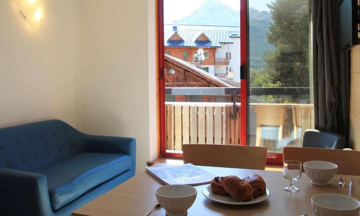 Briancon Apartment | 200m from resort center, 2nd floor, balcony, tv, ski locker, 25m², Serre Chevalier