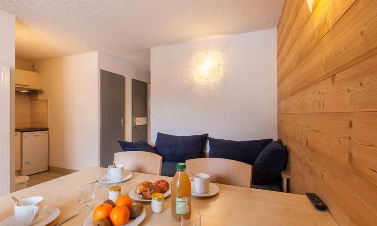 Briancon Apartment | 200m from resort center, 2nd floor, balcony, tv, ski locker, 31m², Serre Chevalier