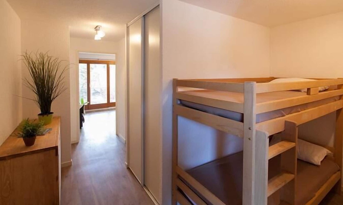 Briancon Apartment | 200m from resort center, 3rd floor, balcony, tv, ski locker, 25m², Serre Chevalier