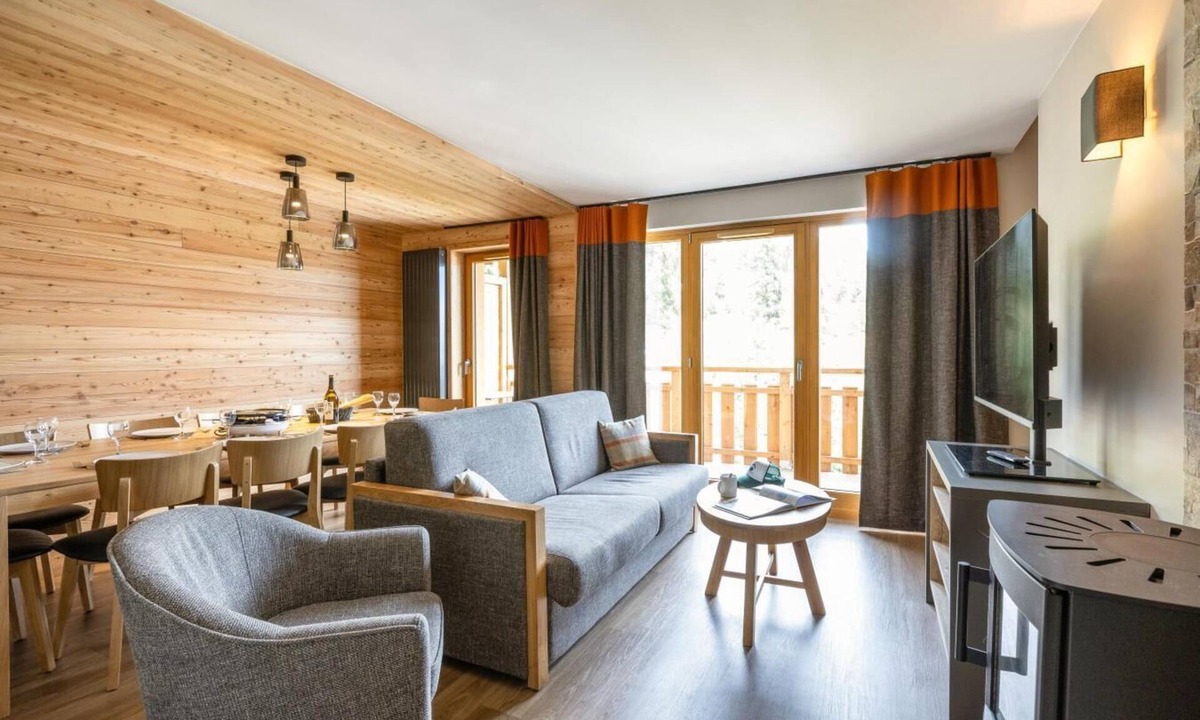 Risoul Apartment | 250m from shops, swimming pool, sauna, hammam, balcony, ski locker, 96-102m², Risoul