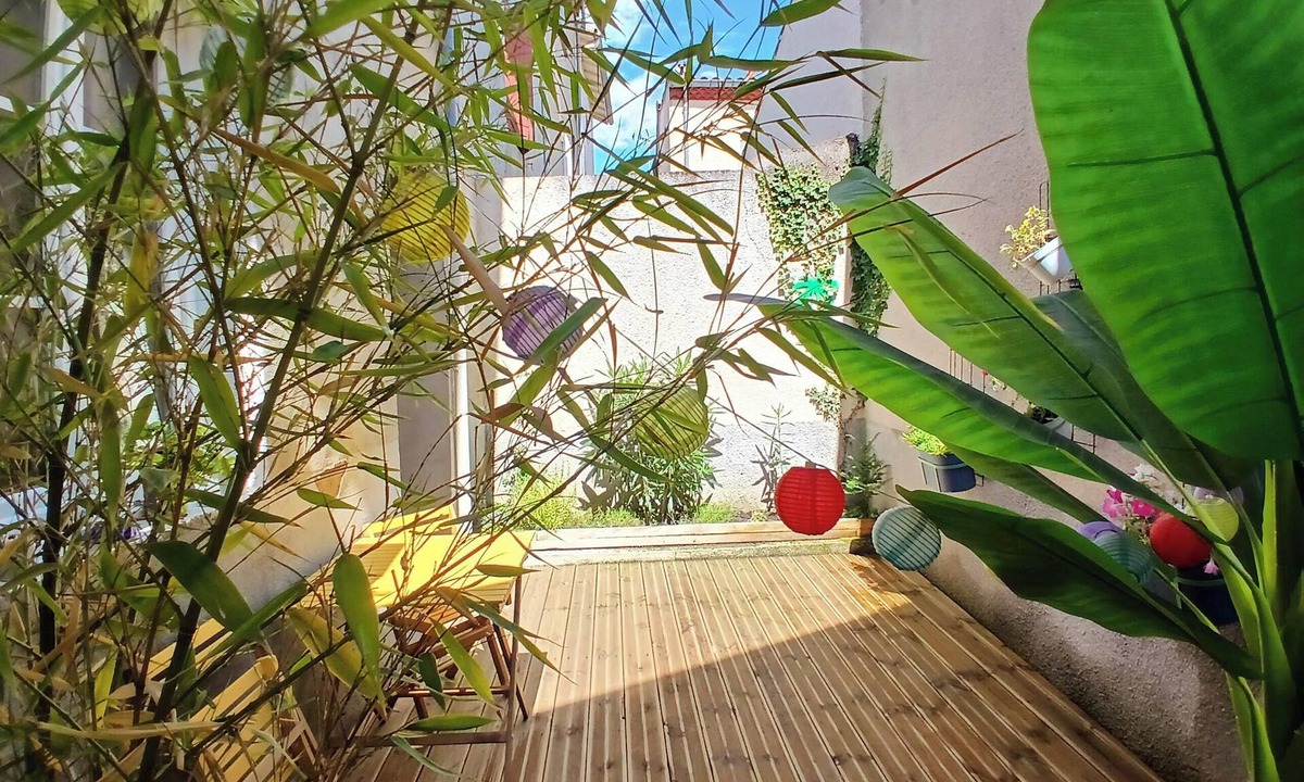 Issoire House | 2room with wooden terrace, 5mn from downtown, very quiet and outside courtyard