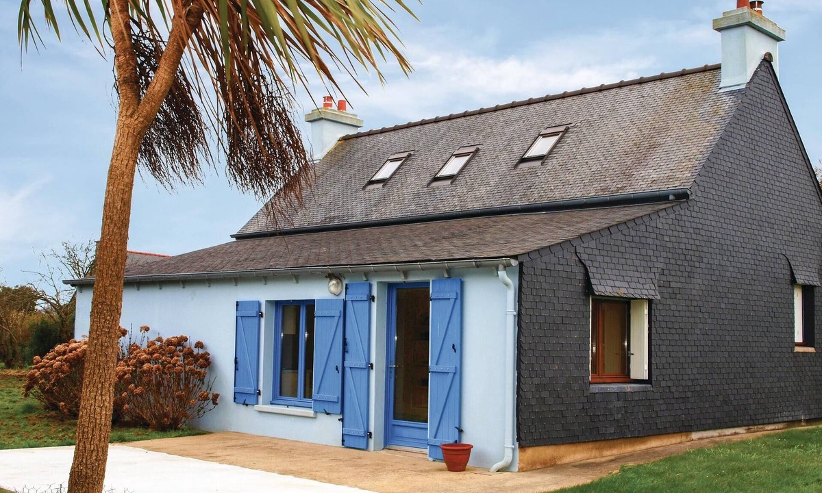 Kerbors House | 3 bedroom beach front home in Kerbors
