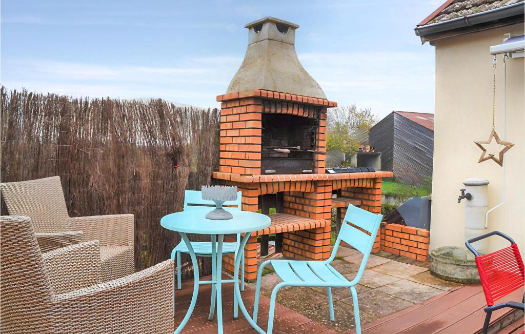 Autun Apartment | 3 Bedroom Stunning Apartment In Autun