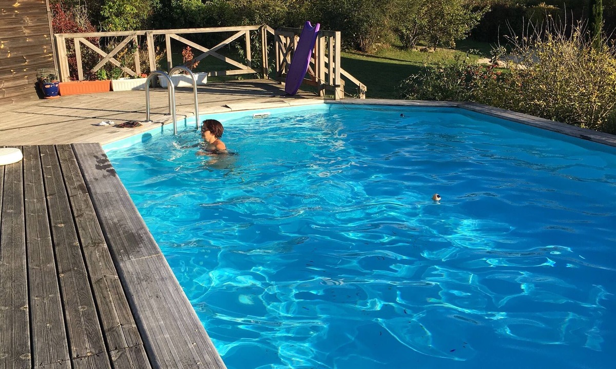 Laroque-Timbaut House | 3-star gîte, 8 people, stone house, swimming pool, close to shops.