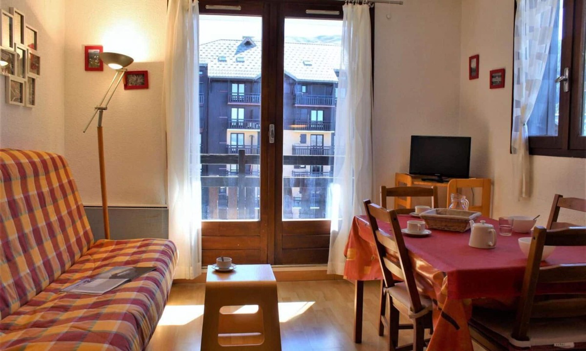 Risoul Apartment | 300m from resort center, 5th floor, balcony, tv, ski locker, 23m², Risoul