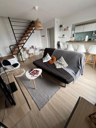 Secteur 3 Apartment | 306 Beauvert free parking