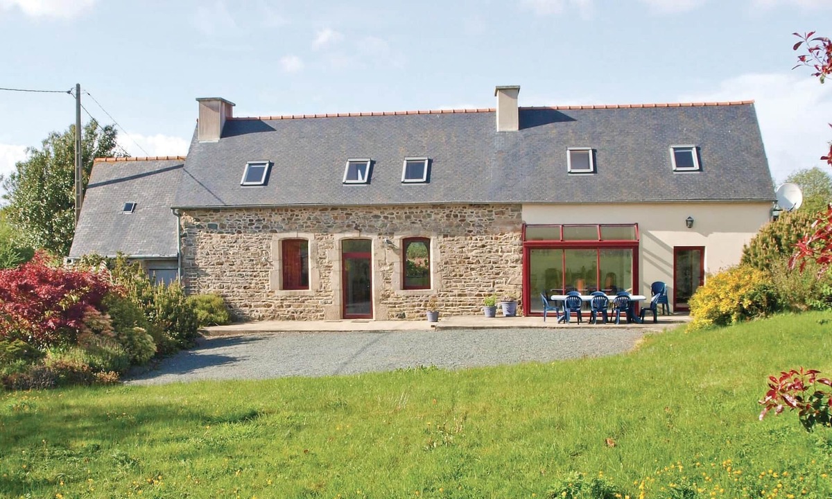 Tredarzec House | 4 bedroom stunning home in Tredarzec