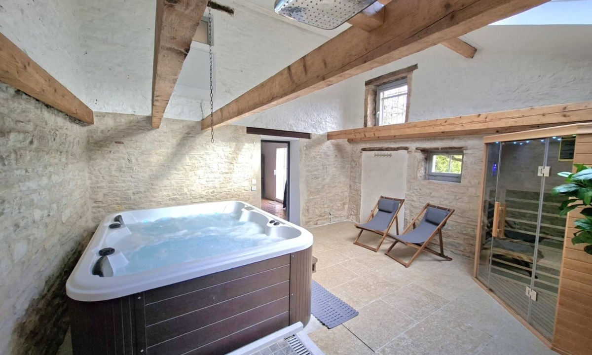 Ruffey-les-Beaune Other | 5* air-conditioned house, spa/pétanque for 6 people.