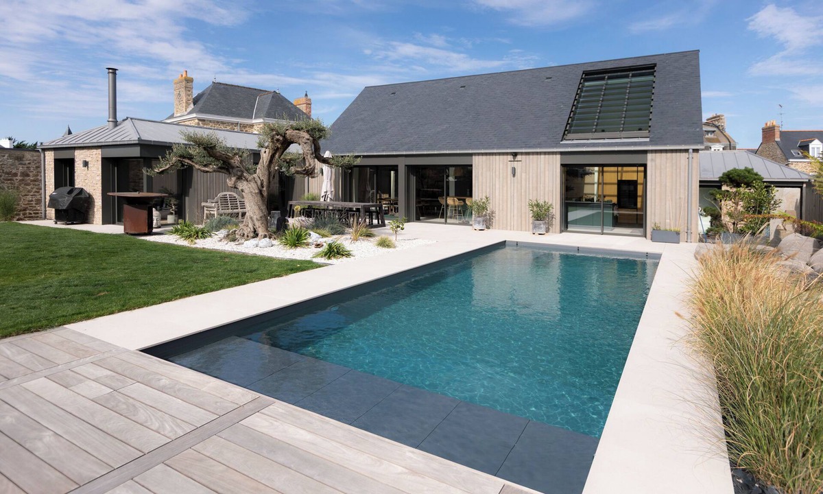 Parame House | 5-star VILLA, 210m², dead-end street 200m from the sea. heated outdoor pool.