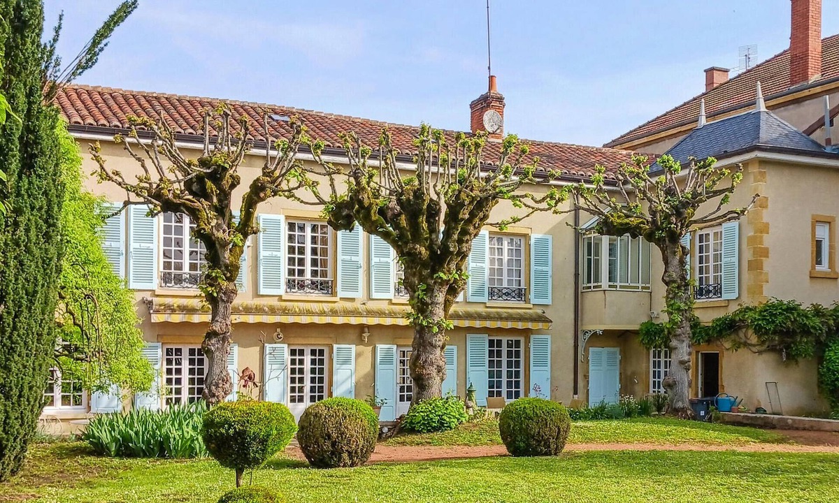 Charlieu House | 7 bedroom awesome home in Charlieu