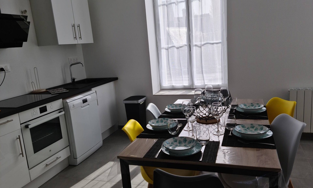 Bleneau Apartment | A 300m du Centre Ville! Appartement en RDC de 70m² Entièrement Rénové