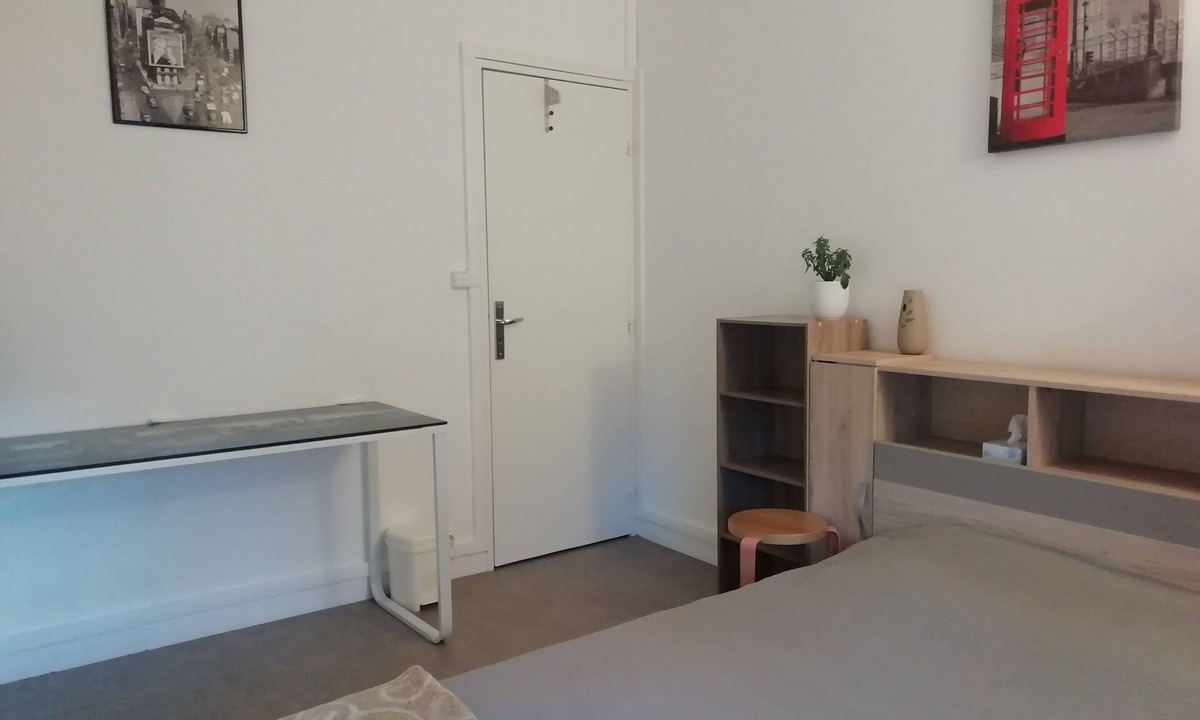 Senlis Bed & Breakfast | A Beautiful Room for you/Nice Room for your short Stay.