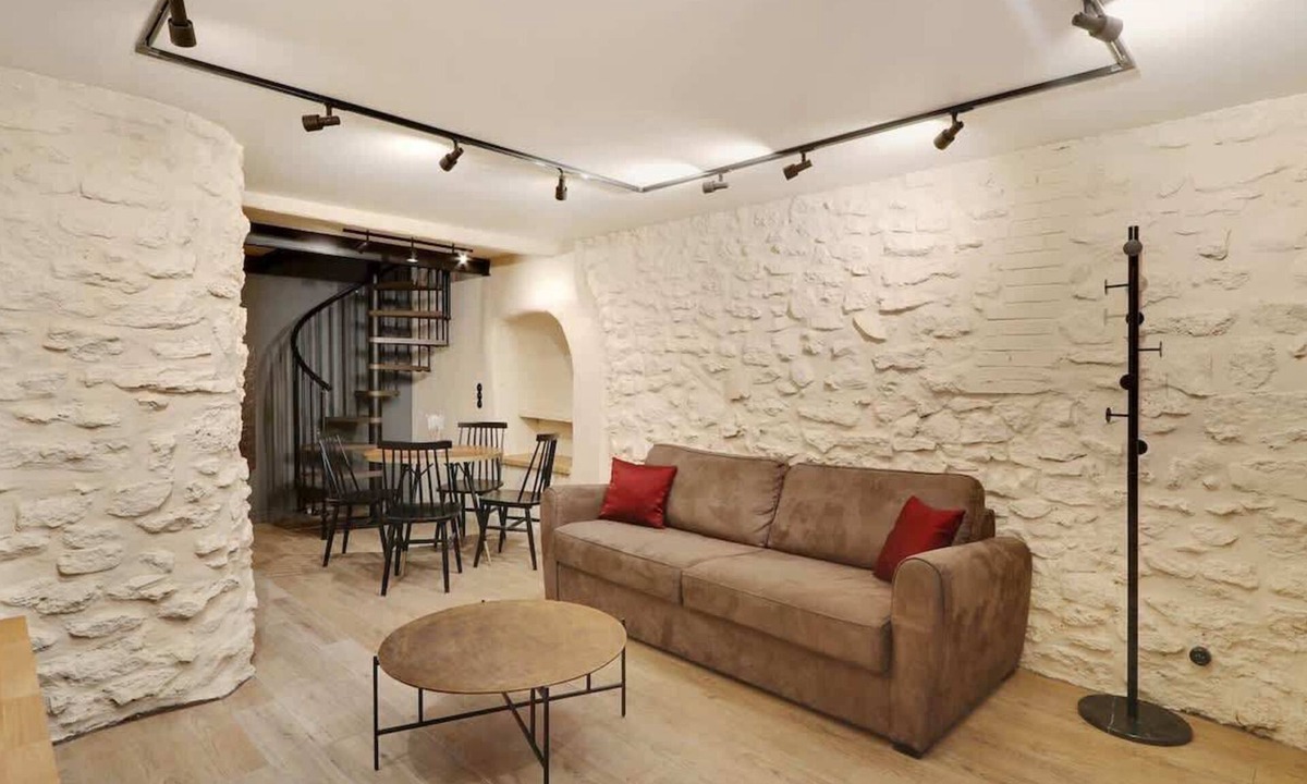 Montmartre House | A Cosy 1-BR/1BA Duplex in Montmartre