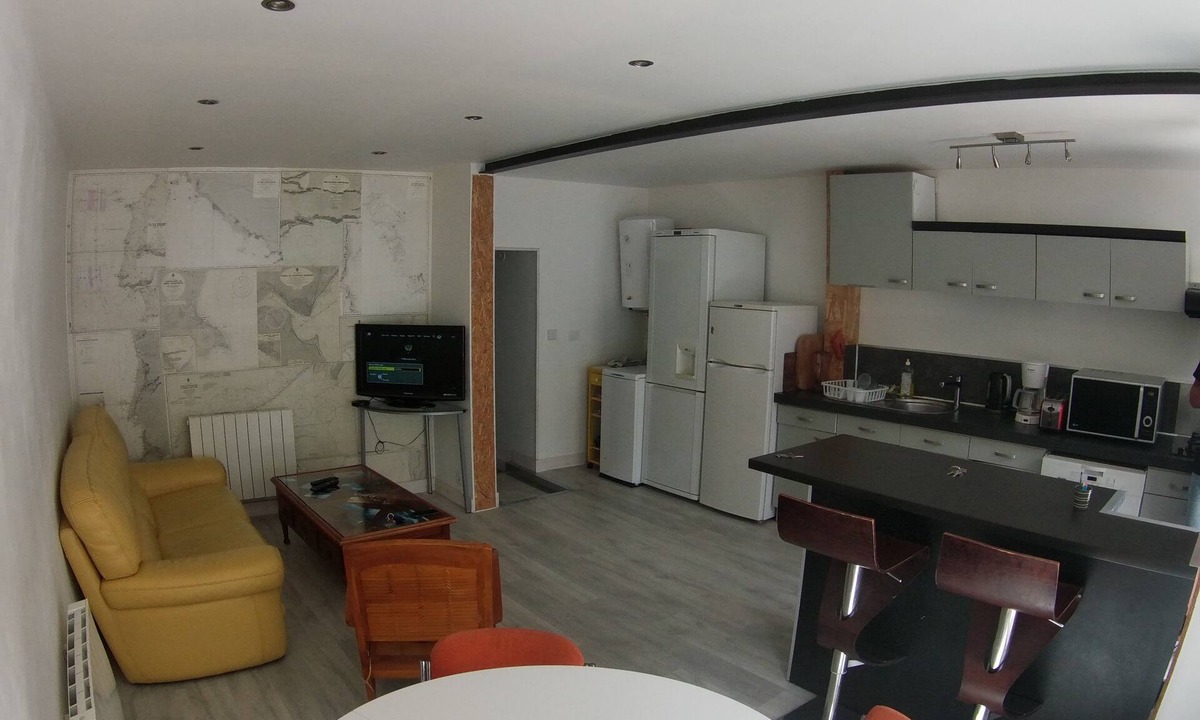 Cote Ouest Ormeaux House | A floor for each one. Home; 3 rooms, 3 bathrooms, 4WC. Down town. Patio