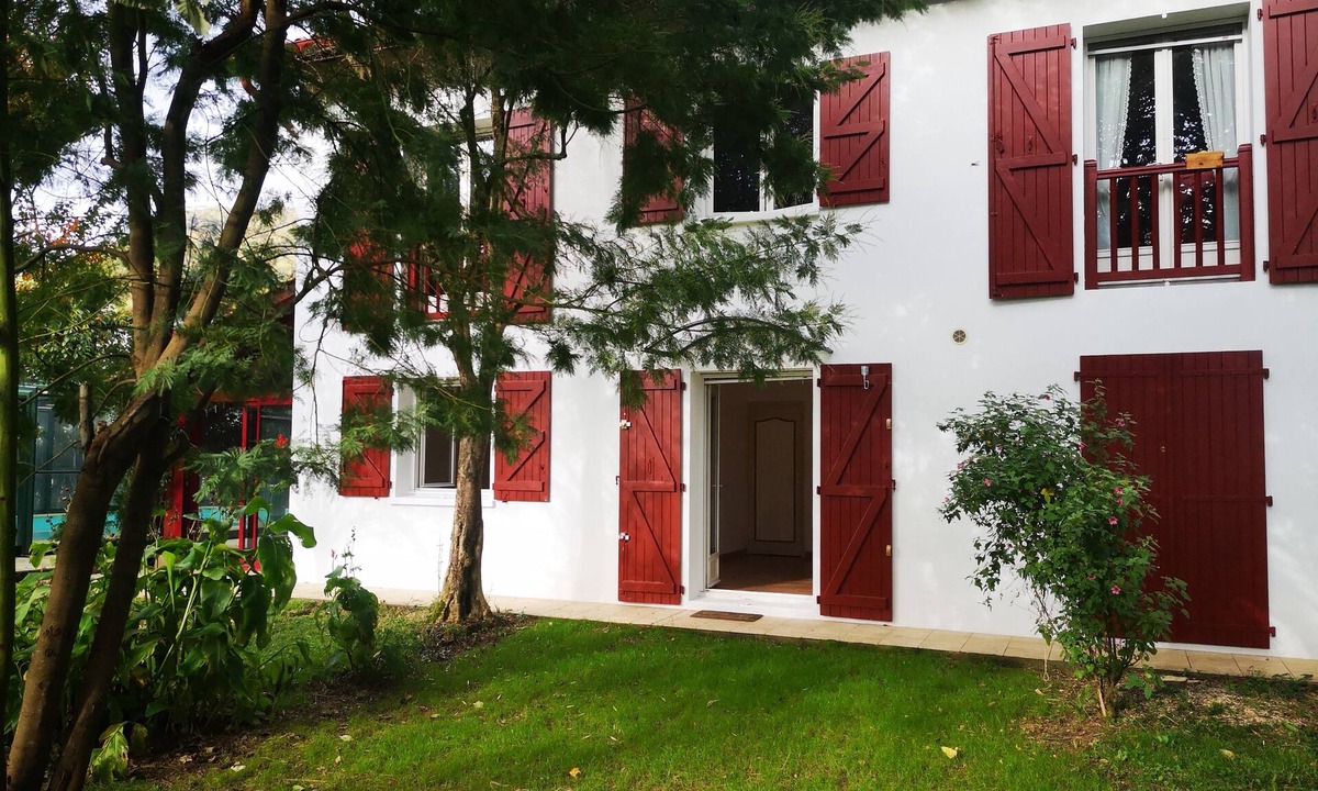 Saint-Jean-Pied-de-Port Apartment | A haven of peace in the city, close to all amenities.
