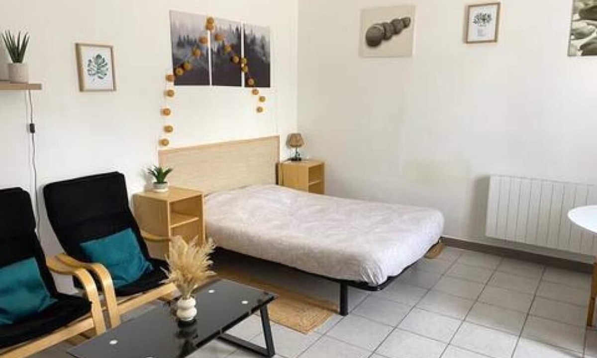 Bonny-sur-Loire Bed & Breakfast | A&J Peaceful studio for Guédelon and Loire à vélo