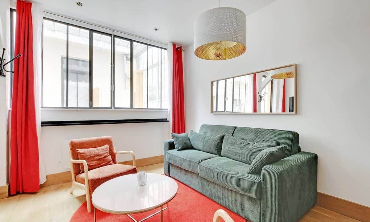 Quartier des Grandes-Carrieres Apartment | A Lovely Duplex in Montmartre