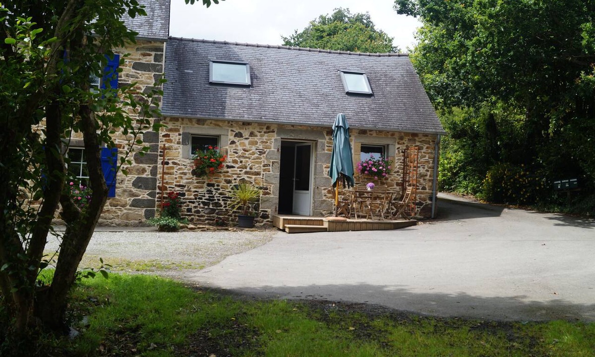 Plougastel-Daoulas House | A small house in the countryside