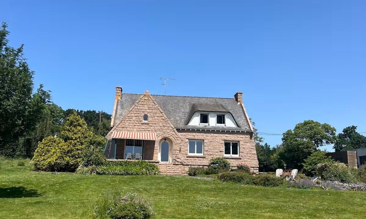 Hillion House | A spacious and elegant home overlooking the surrounding countryside, 3 km from the sea