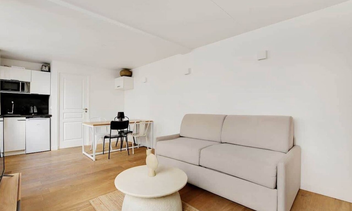 Gaillon Apartment | A Stunning 1-BR Apartment close to the Louvre
