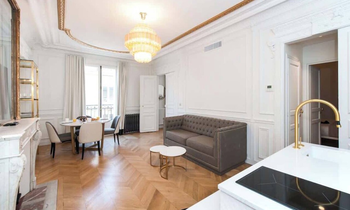Champs-Elysees Apartment | A Sumptuous 2-BR apartment in the Champs-Elysées