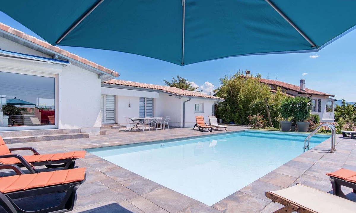 Saint-Jean-de-Luz Apartment | A very beautiful house with a pool