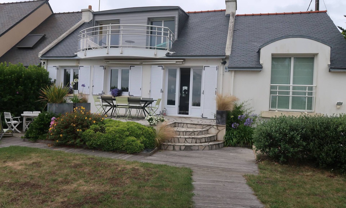 Ile-Tudy House | A WATERFRONT HOUSE