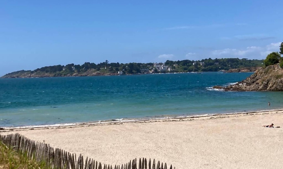 Kerfany-les-Pins Apartment | ACCESS TO KERFANY LES PINS CASTEL BEACH APARTMENT STARTING AT 80€ PER NIGHT