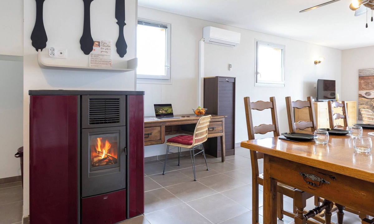 Salvagnac-Cajarc Villa | Accessible Villa with Panoramic Views