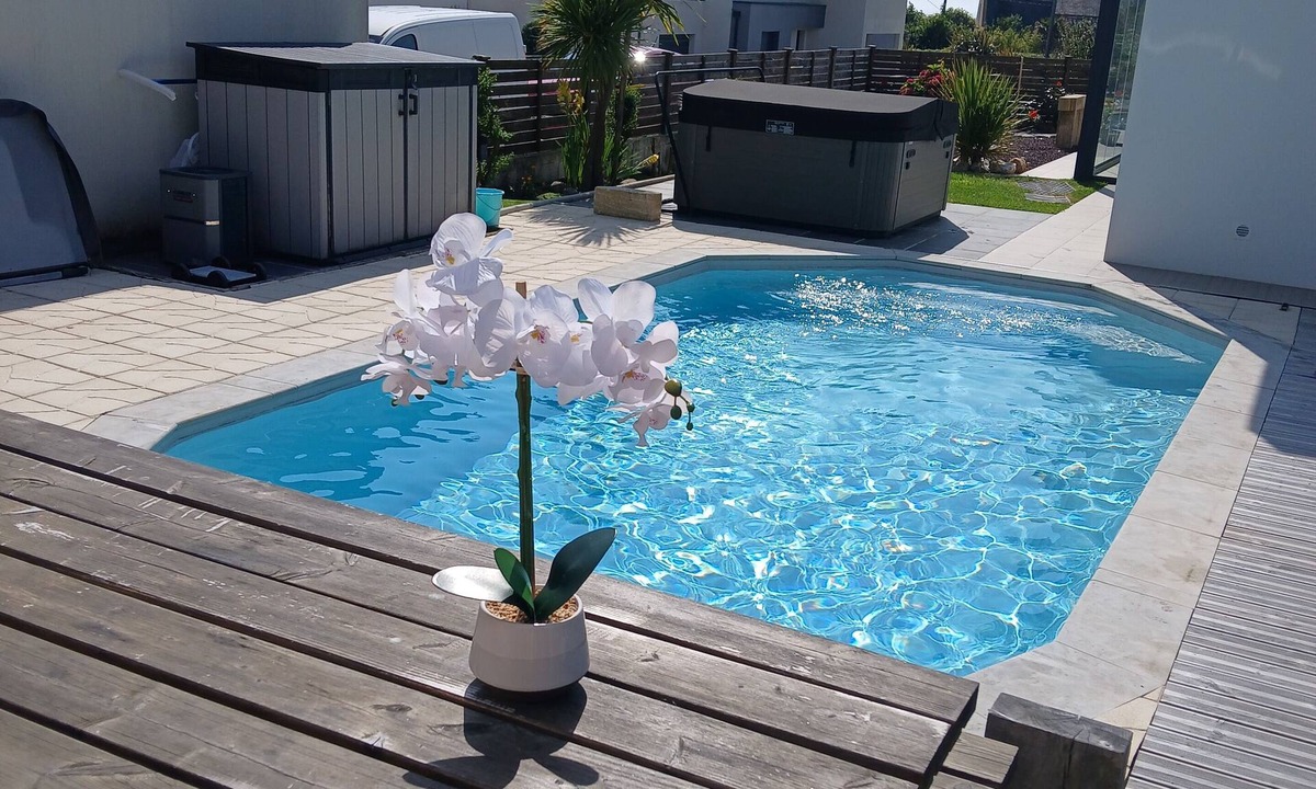 Le Conquet House | Agréable Maison en Bois Avec Piscine, Spa, Sauna en Bord de mer