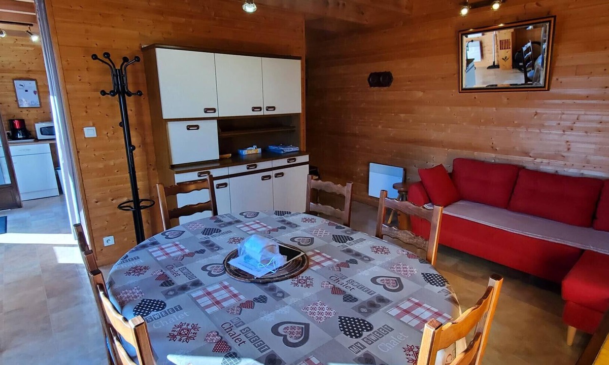 Besse-et-Saint-Anastaise Ski Chalet | AGREABLE CHALET à BESSE au coeur de la nature Berthelage