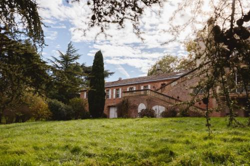 Grisolles House | Aile château de Saint-Sarnin pour 14 personnes avec piscine