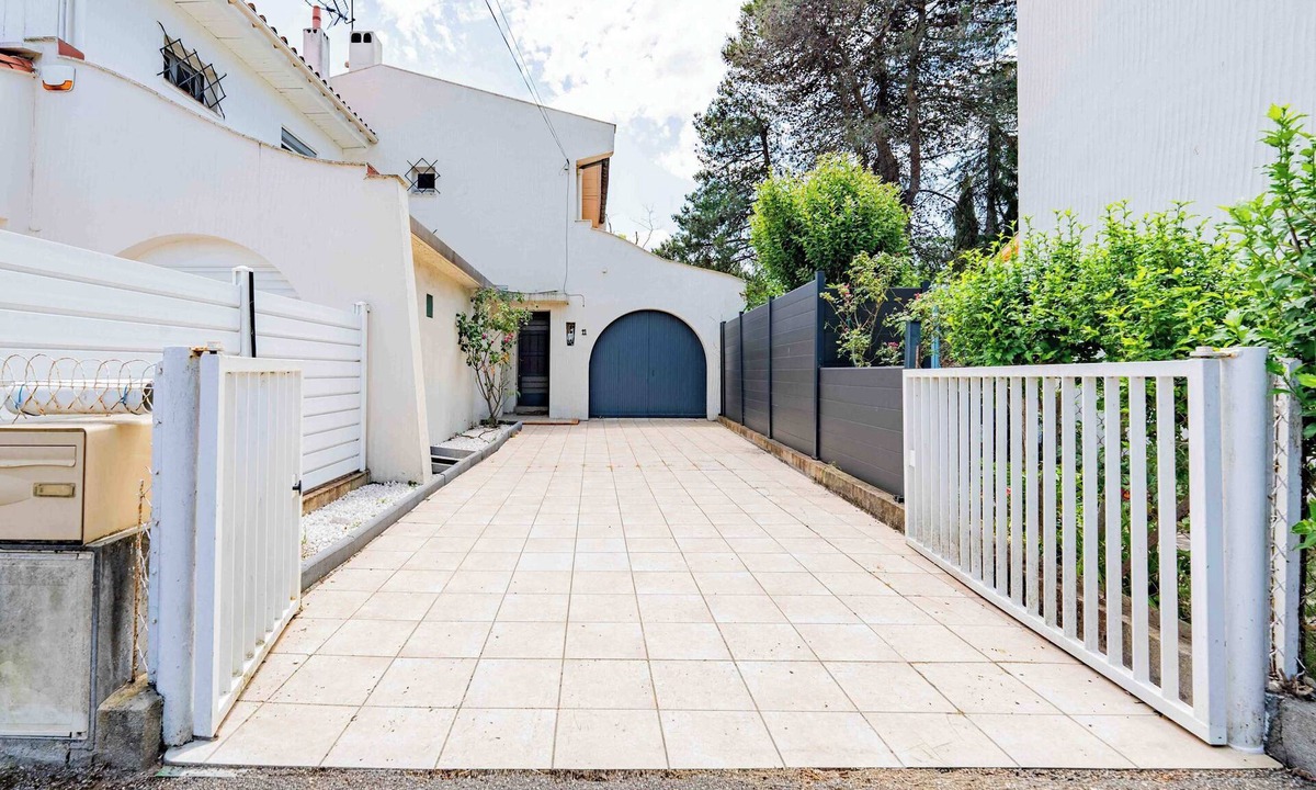 Carcassonne House | Air-conditioned house with pool, sleeps 6