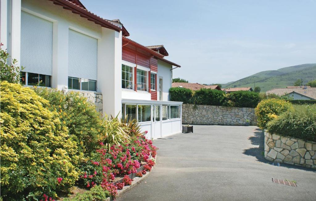 Urrugne House | Amazing home in Urrugne with 2 Bedrooms and WiFi