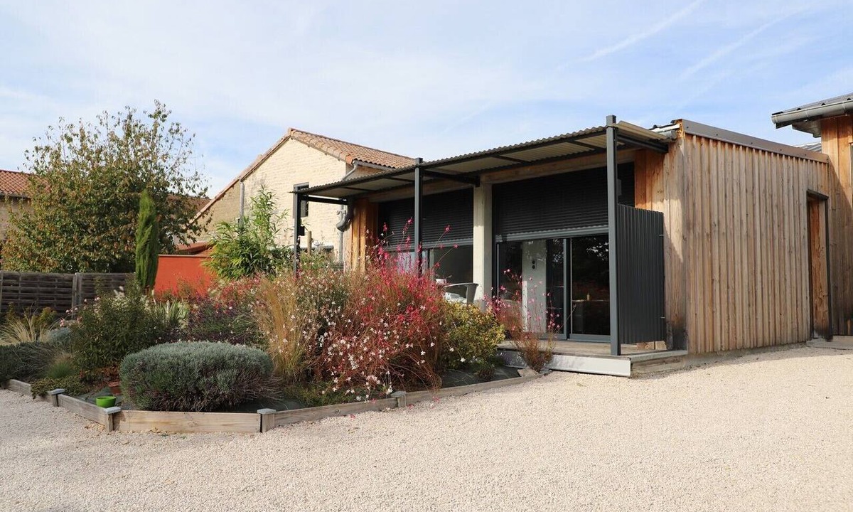 Montbellet House | An elegant "country loft"! A former garage that has been carefully and stylishly renovated.
