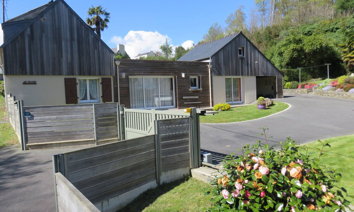 Landerneau Cottage | An Ty Coz vacation rental in Landerneau, 2 km from downtown