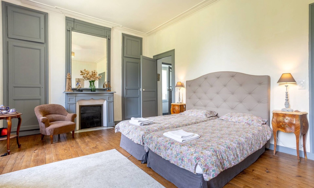 Pont-l'Abbe Bed & Breakfast | Anne de Bretagne Guest Room with Park View